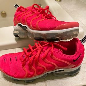Nike Air VaporMax Bright Crimson! MEN SIZE 8.5/W10